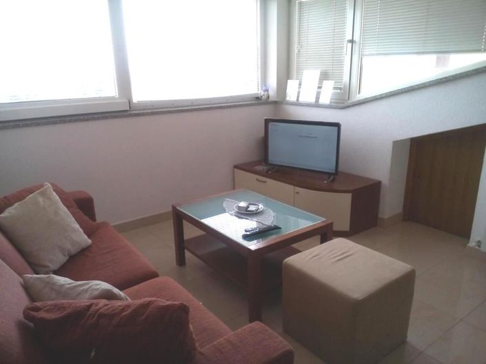 Image No.10-8 Bed Property for sale