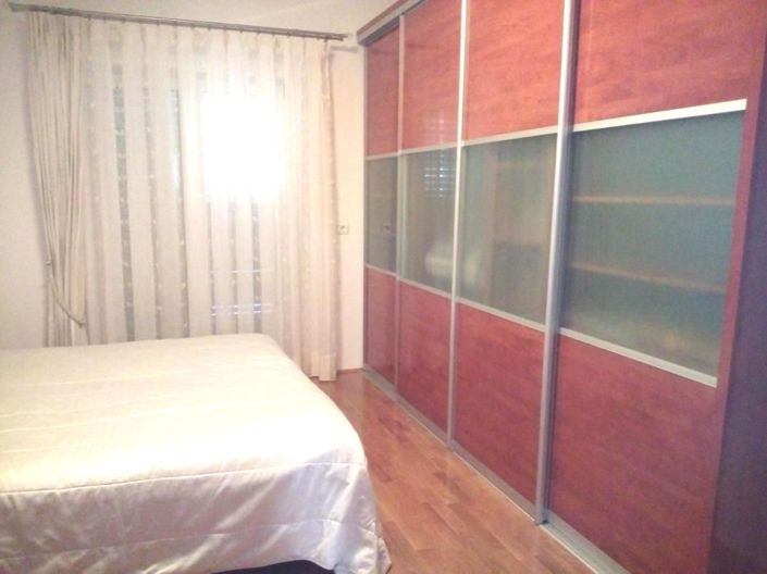 Image No.20-8 Bed Property for sale