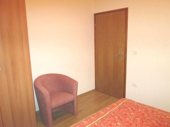 Image No.24-8 Bed Property for sale