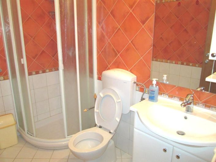 Image No.25-8 Bed Property for sale