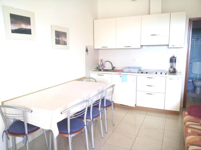 Image No.4-8 Bed Property for sale