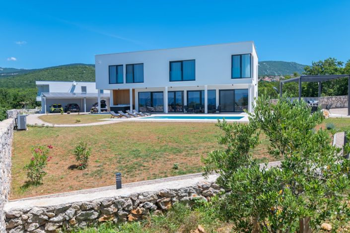 Image No.1-4 Bed Property for sale