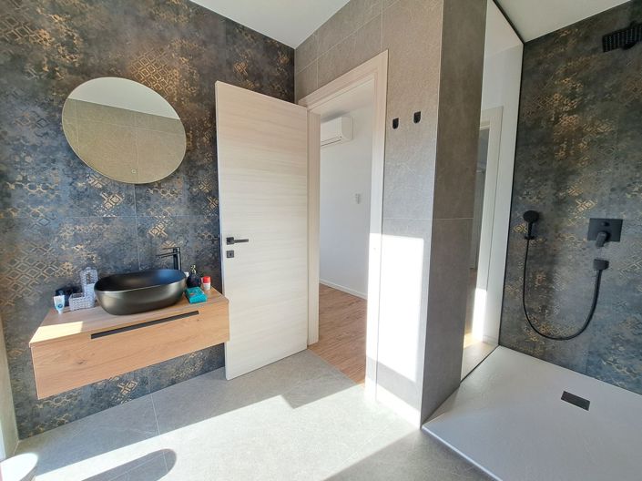 Image No.19-4 Bed Property for sale