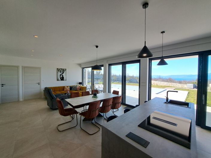 Image No.4-4 Bed Property for sale