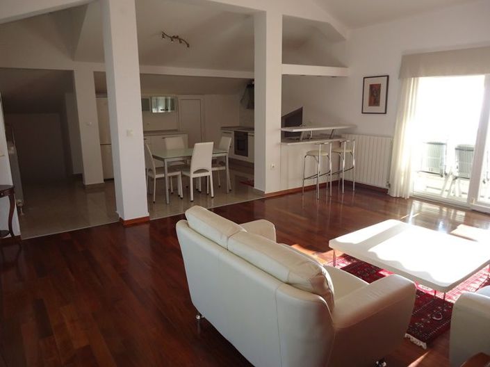 Image No.13-11 Bed Property for sale