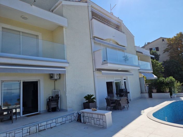 Image No.2-11 Bed Property for sale