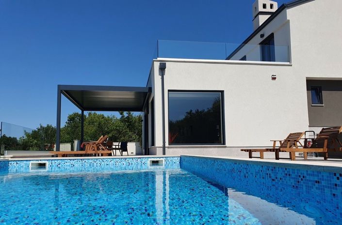 Image No.1-4 Bed Property for sale
