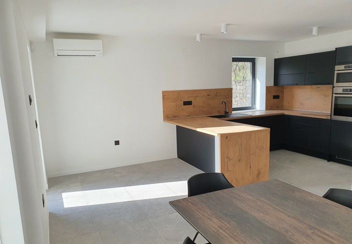 Image No.10-4 Bed Property for sale