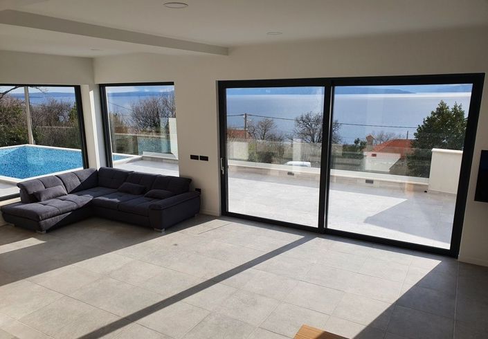 Image No.11-4 Bed Property for sale