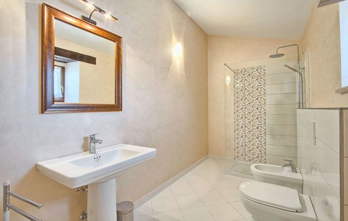 Image No.16-5 Bed Property for sale