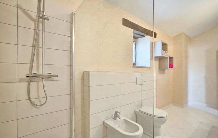 Image No.17-5 Bed Property for sale