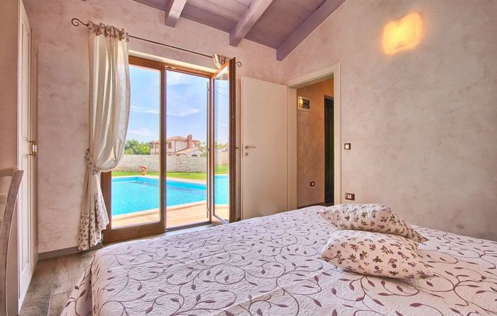 Image No.25-5 Bed Property for sale