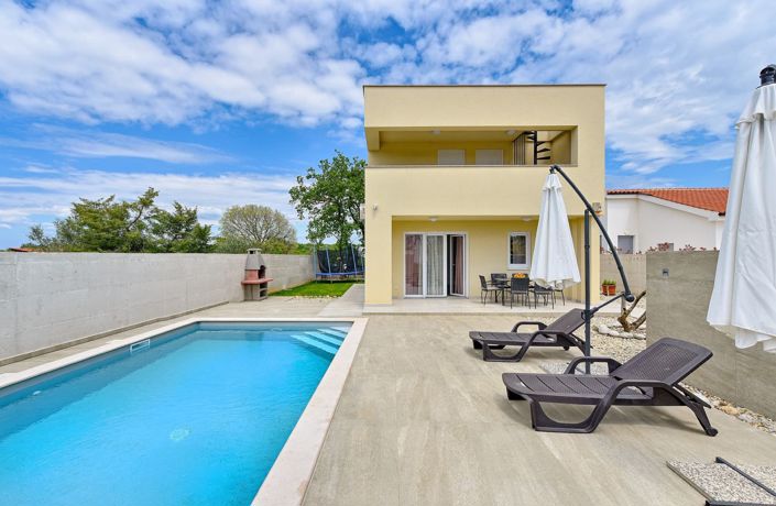 Image No.1-3 Bed Property for sale