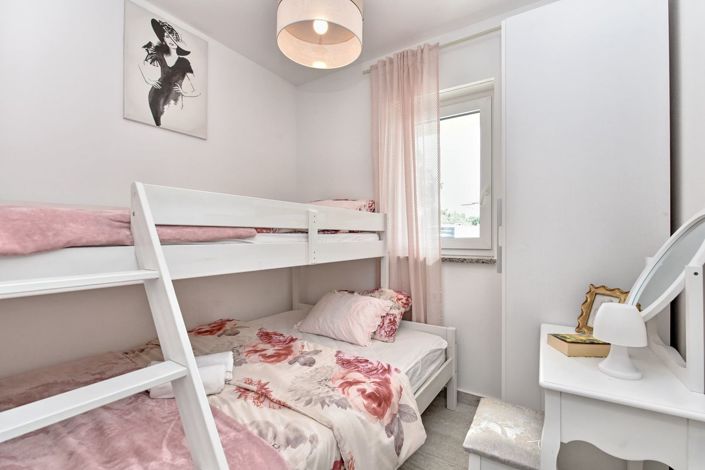 Image No.20-3 Bed Property for sale