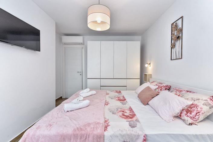 Image No.25-3 Bed Property for sale