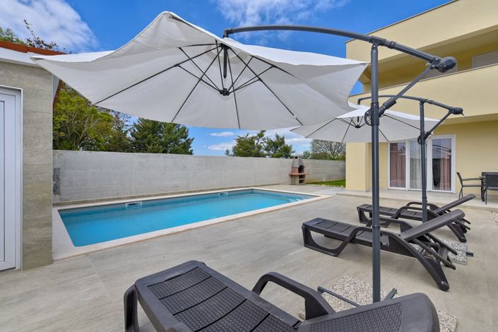 Image No.3-3 Bed Property for sale