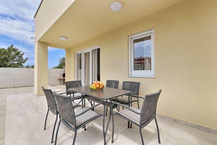 Image No.9-3 Bed Property for sale