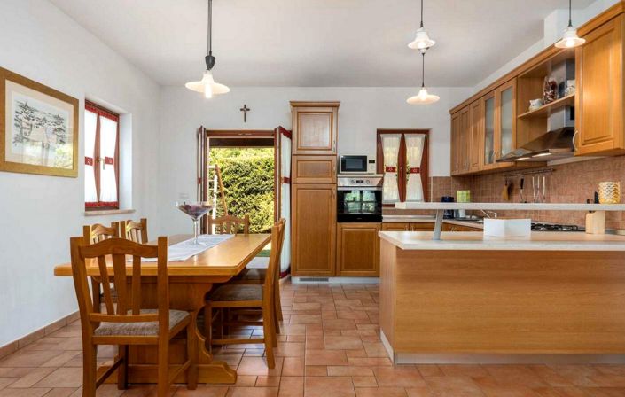 Image No.13-3 Bed Property for sale