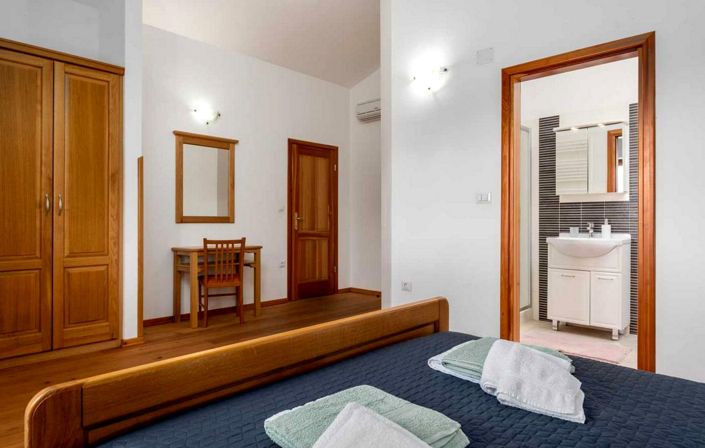 Image No.17-3 Bed Property for sale