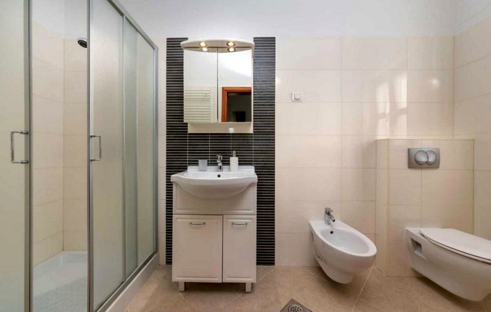 Image No.18-3 Bed Property for sale