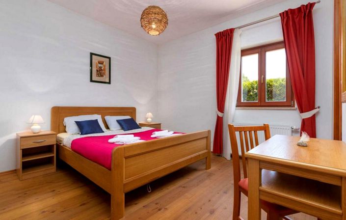 Image No.19-3 Bed Property for sale