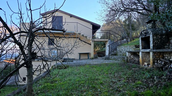 Image No.10-12 Bed Property for sale