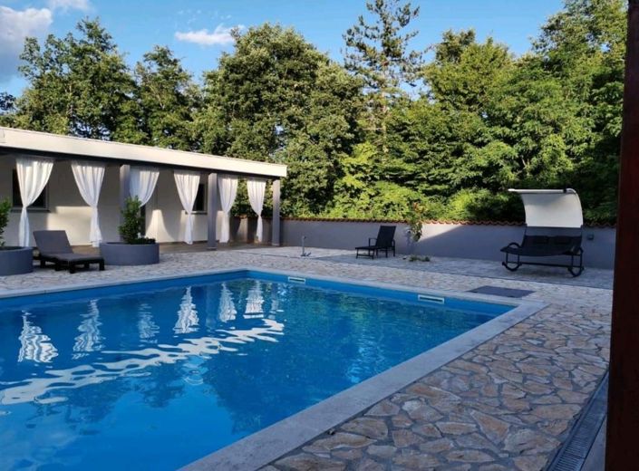 Image No.2-6 Bed Property for sale