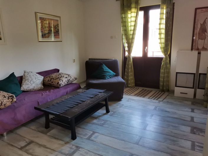 Image No.20-6 Bed Property for sale