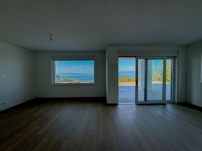 Image No.12-4 Bed Property for sale