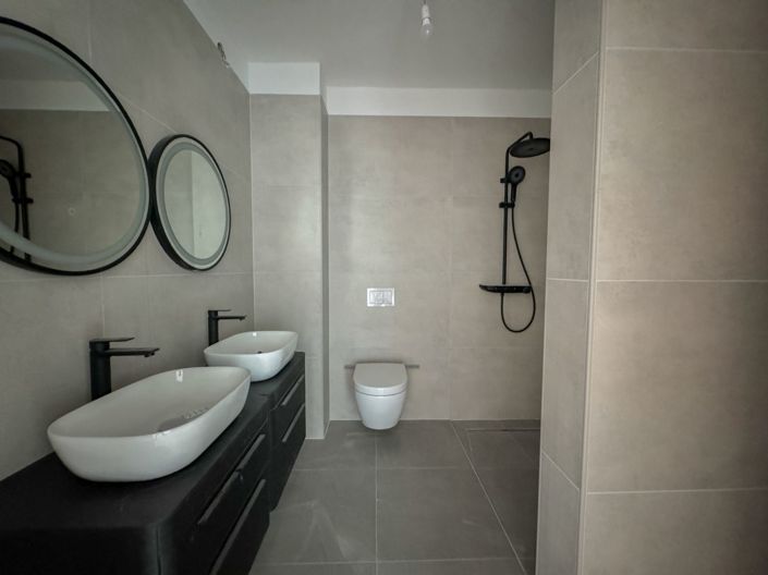 Image No.16-4 Bed Property for sale