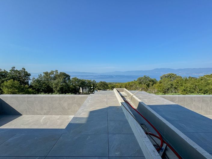 Image No.4-4 Bed Property for sale