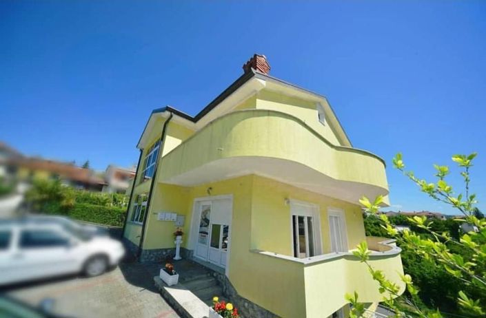 Image No.2-9 Bed Property for sale