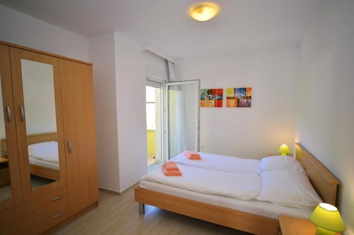 Image No.6-9 Bed Property for sale