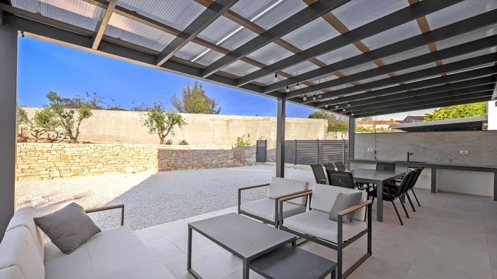 Image No.12-4 Bed Property for sale