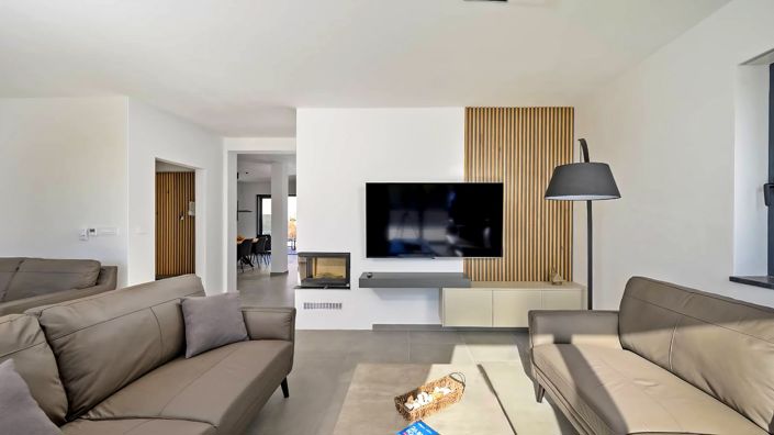 Image No.12-4 Bed Property for sale