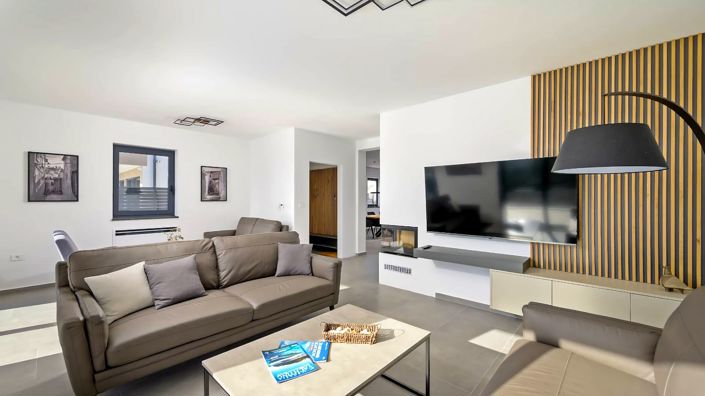 Image No.13-4 Bed Property for sale