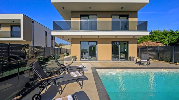 Image No.5-4 Bed Property for sale