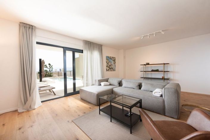 Image No.10-3 Bed Property for sale