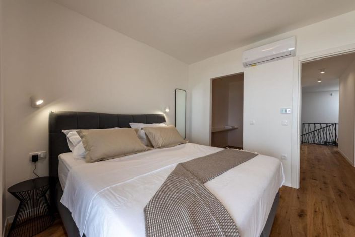 Image No.14-3 Bed Property for sale