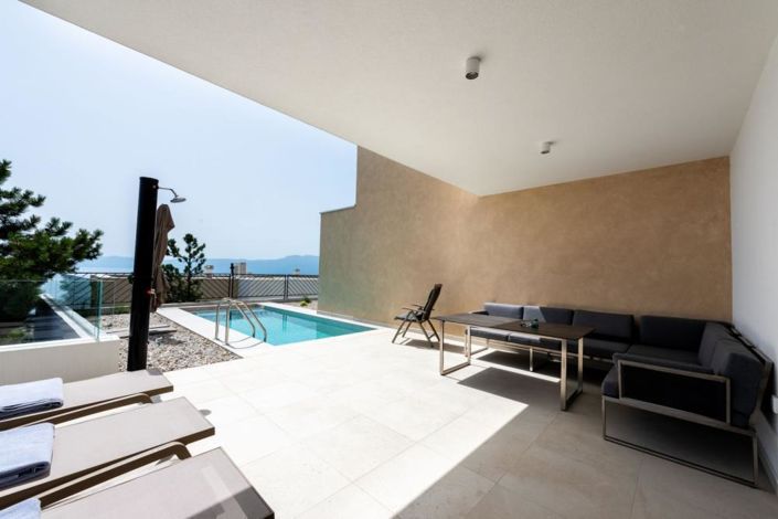 Image No.3-3 Bed Property for sale