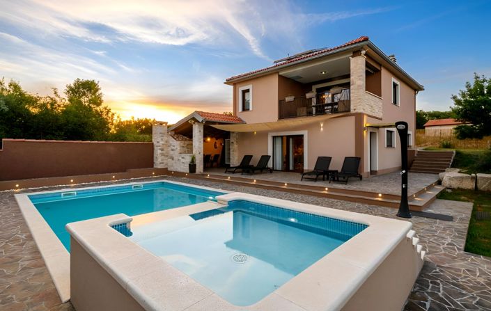 Image No.1-4 Bed Property for sale