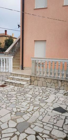 Image No.1-6 Bed Property for sale