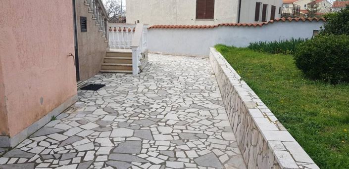 Image No.24-6 Bed Property for sale