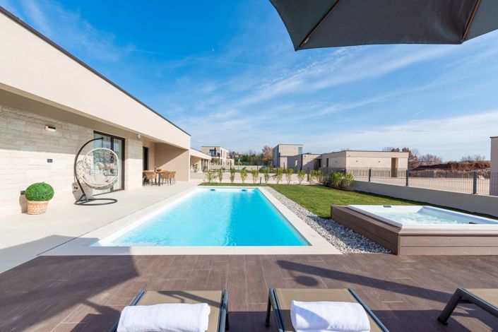 Image No.15-3 Bed Property for sale