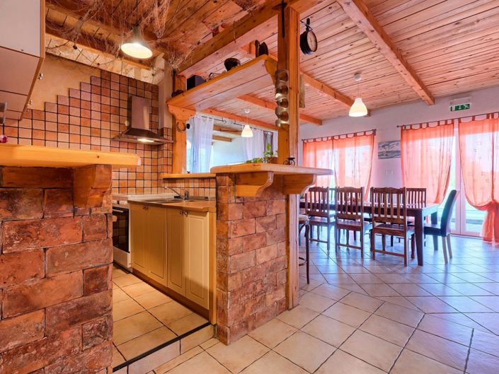 Image No.22-5 Bed Property for sale