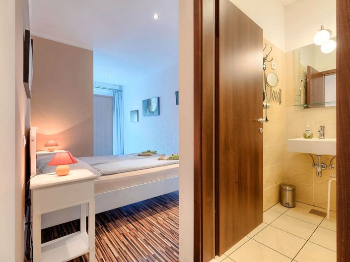 Image No.25-5 Bed Property for sale