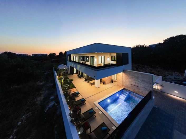 Image No.1-3 Bed Property for sale