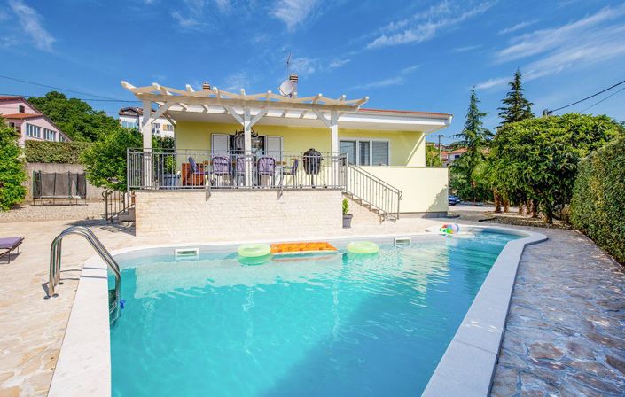 Image No.1-4 Bed Property for sale