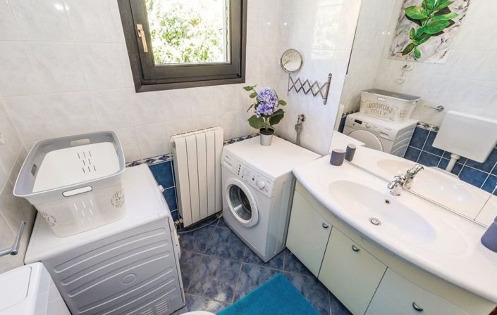 Image No.15-4 Bed Property for sale