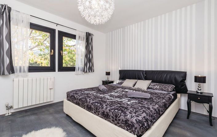 Image No.22-4 Bed Property for sale